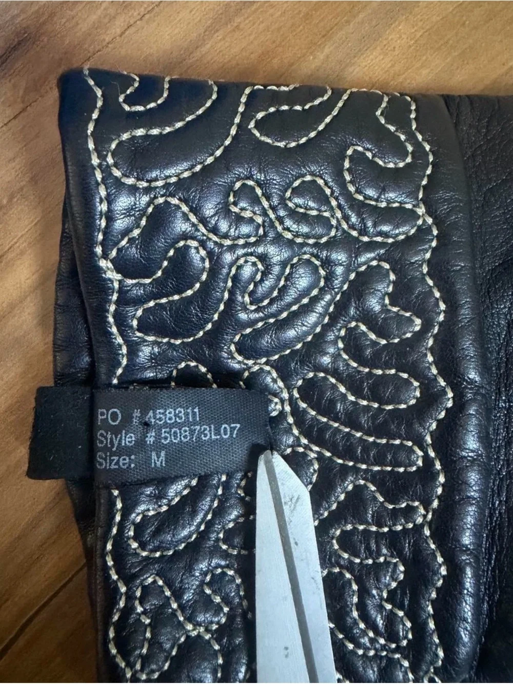 Wilsons Leather Black Leather Gloves with Contrasting Stitch Trim
